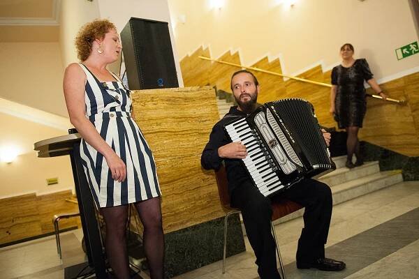 Výstava Oty Ornesta otevřela novou sezonu Městských divadel pražských | topvip.cz