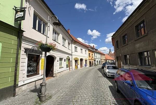 Sušice - ul. Americké armády; pronájem bytu 3+kk (cca 75 m2) s balkonem a vlastním plynovým topením