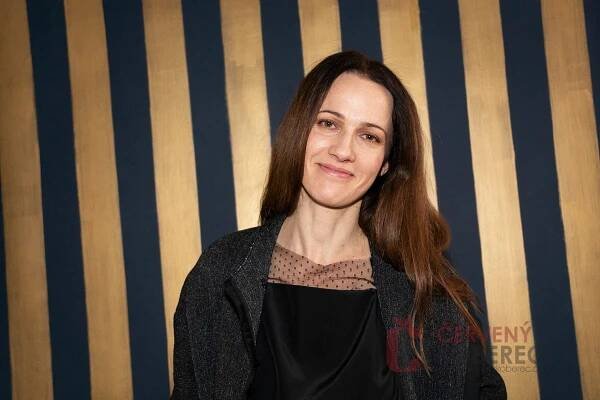 Herečka Petra Bučková o hře Persony, natáčení s Brendanem Fraserem i vysněné roli | Červenýkoberec.cz