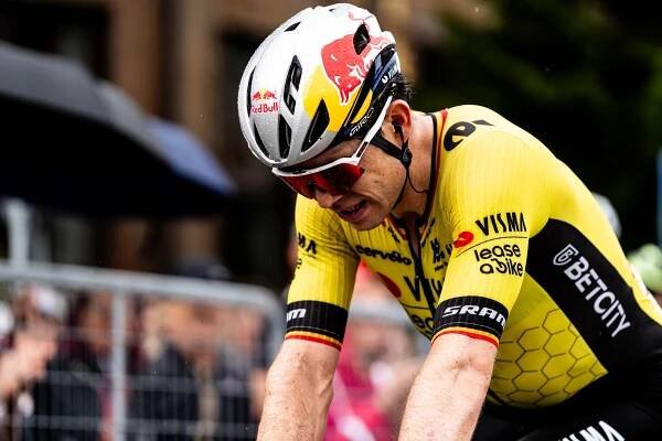 Šialené čísla a najlepší výkon v kariére. Wout van Aert prekonal svoje limity na Colle delle Finestre – Biker.sk