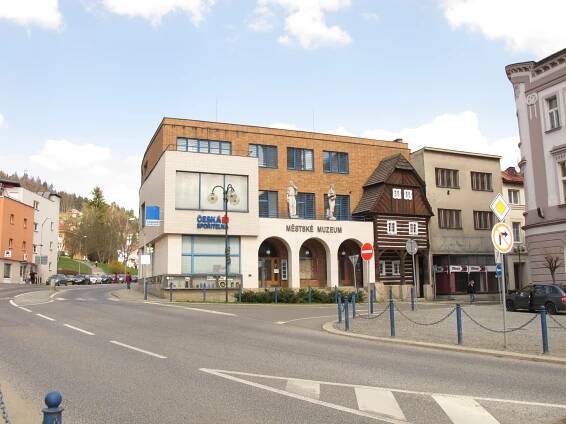 Spořitelna a muzeum v Železném Brodu – architectureweek.cz