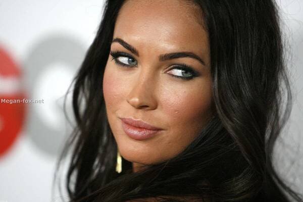 Megan Foxová má chorobný strach z bakterií, v restauraci nejí