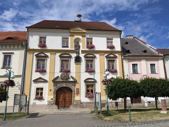 Bor (u Tachova, Haid) - radnice čp. 1 na náměstí Republiky (1).jpg