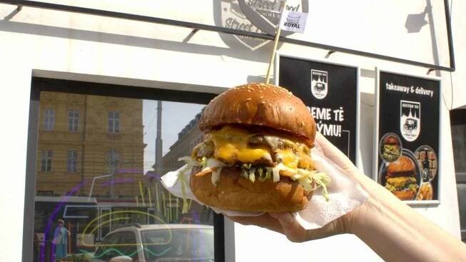 Olomouc v bulce 4: Bistro No. s burgery ve velikosti dortu