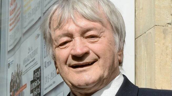 Smutný osud pohádkového prince Bajaji. Bývalá žena utekla i s dcerou, komunisté mu zakázali hrát - Super.cz
