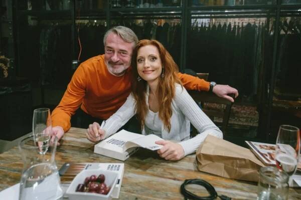 Lenka Pastorčáková pokřtila nový román a představila Jiřího Dvořáka jako prezidentského kandidáta - Tojesenzace.cz