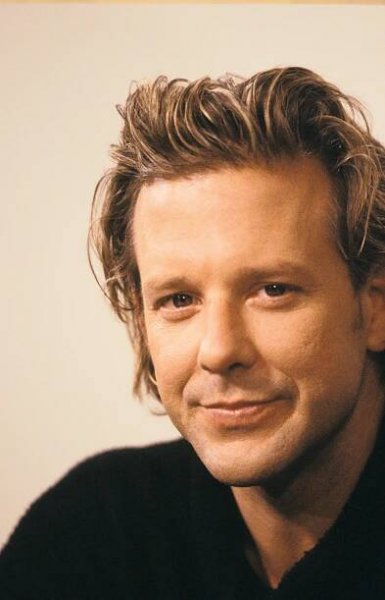 The actor looked incredibly handsome at the height of his fame in 1988