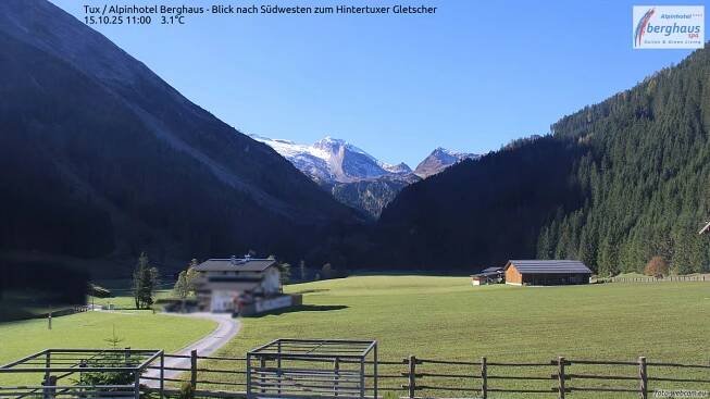 Tux / Alpinhotel Berghaus - Blick nach Südwesten zum Hintertuxer Gletscher - Foto-Webcam.eu
