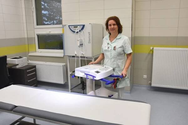 Klid, soukromí i přítomnost blízkých: V plzeňské fakultní nemocnici otevřeli prémiové pokoje „jako v hotelu“