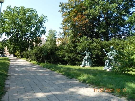 Sochy Obchod a Tolerance, park Lužánky - Brno