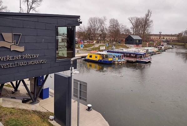 V�b�r zpr�v: zav�en� Ba�ta a nov� stezka v Hodon�n�, nehoda na Kyjovsku �i Ba��k