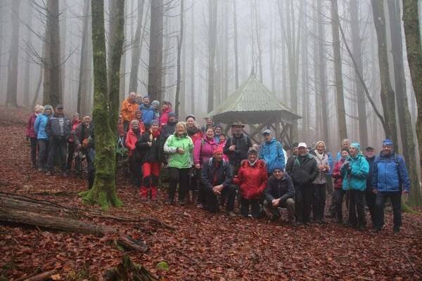 Turisté symbolicky uzamkli Českou studánku - Za Plzní - Dobré zprávy z Plzeňského kraje