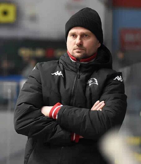 Hokejisté Znojma (bílé dresy) doma před Vánoci porazili Havířov 4:3.