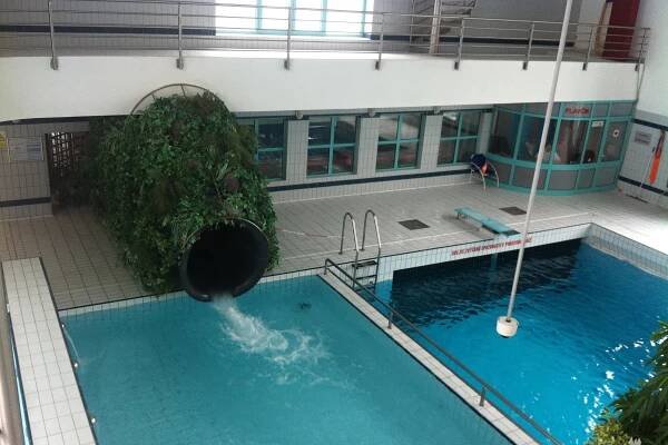 Městské lázně v Hradci Králové fungují už 80 let. Tehdejší plavci by je nejspíš nepoznali