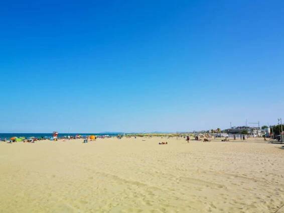 písek a pláž v blízkosti jaderského moře. rimini, itálie - cesenatico - stock snímky, obrázky a fotky