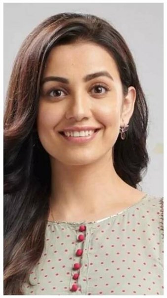 Esha Kansara looks radiant in these snaps