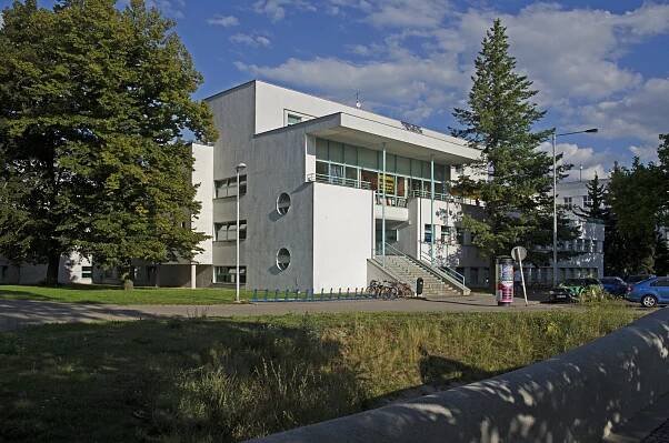 Městské lázně | Objekty | Královéhradecký architektonický manuál