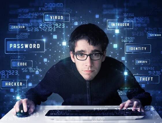 Programování hackerů v technologickém prostředí s kybernetickými ikonami — Stock obrázek