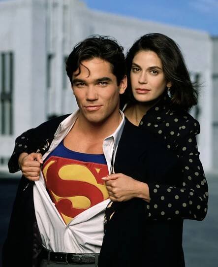 Dean Cain ako Clark Kent a Teri Hatcher v...