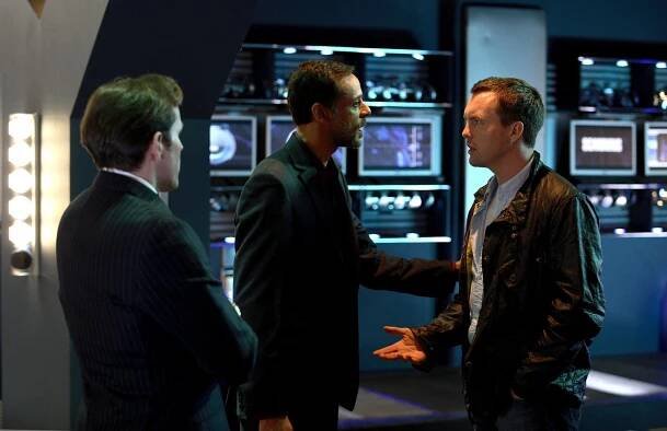 Pravěk útočí - Verhaltet Euch unauffällig - Z filmu - Alexander Siddig, Ciarán McMenamin