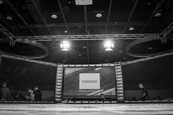 MMA v Olomouci. Do klece nastoupili bojovníci i z Prostějova, Srbska i Ukrajiny