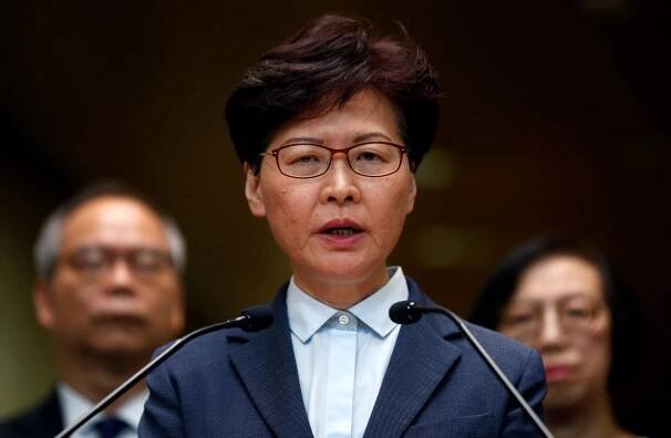 O odchodu z čela Hongkongu správkyně neuvažuje, popřela tak nahrávku z minulého týdne