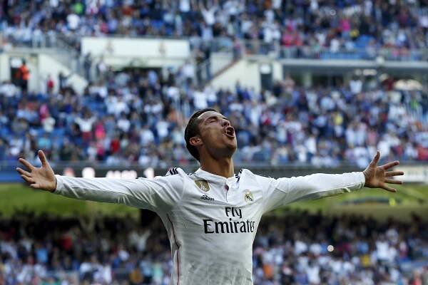 Watch Cristiano Ronaldo Score 5 Goals in 1 Game