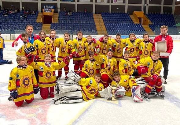 HC Hvězda Praha | Šesťáci korunovali povedenou přípravu zlatou medailí z turnaje v Ústí!