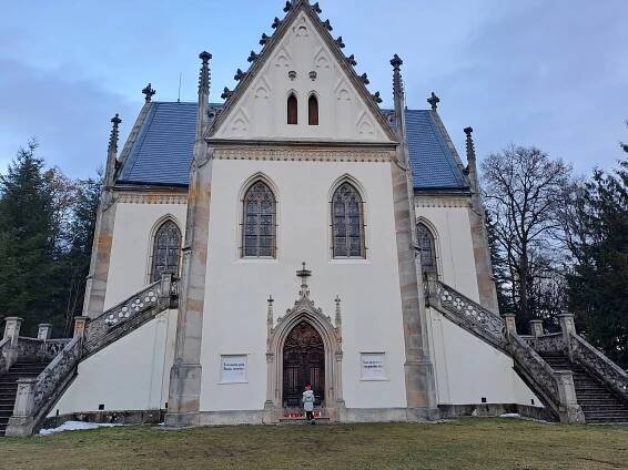 Lidé vzpomínají na Karla Schwarzenberga u zámku i hrobky na Orlíku, podívejte se