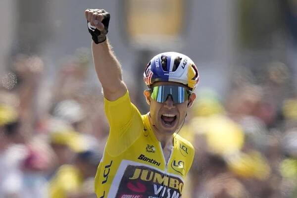 Van Aert po úniku ovládl čtvrtou etapu Tour de France a pojistil si průběžné vedení
