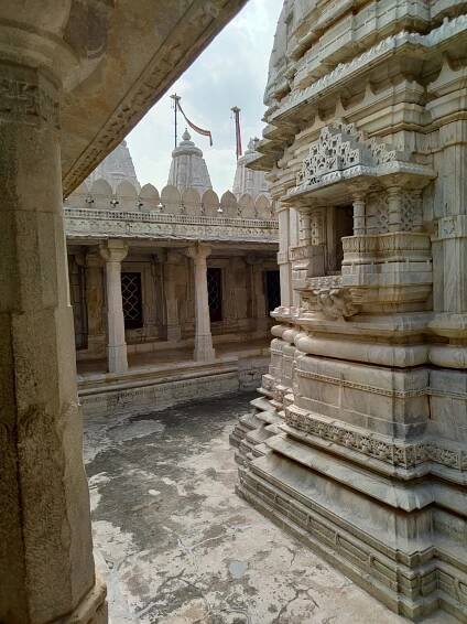 Trip to Rajastan (Ranakpur Jain and Sasbahu Temples) – Chamak Ayurveda