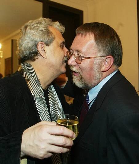 Hodně zdraví, Jaroslave! Soupeři z prezidentské volby přejí Baštovi sílu do boje s nemocí