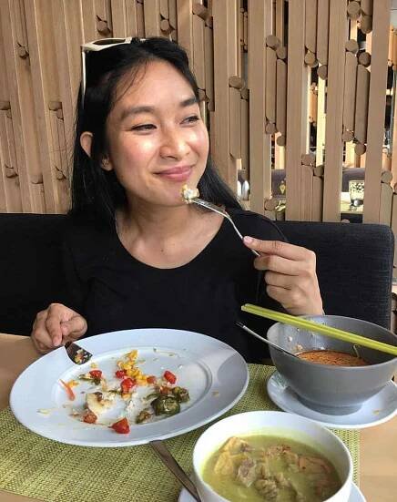 Happy Salma with foods pic