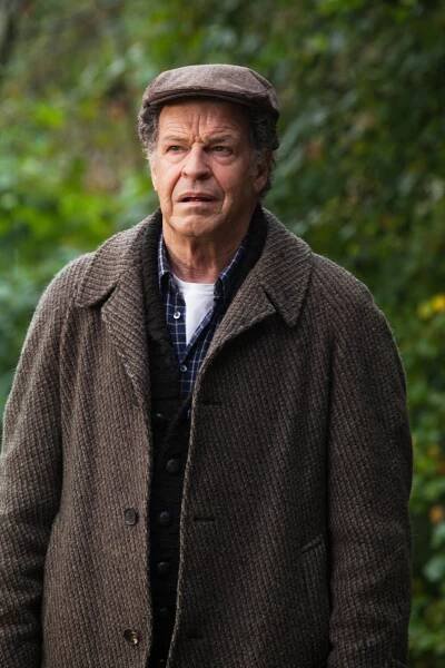Hranice nemožného - Černý Blotter - Z filmu - John Noble