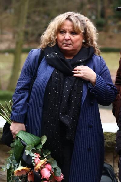 FOTO: Martina Hudečková na pohřbu Pavla Vondry.