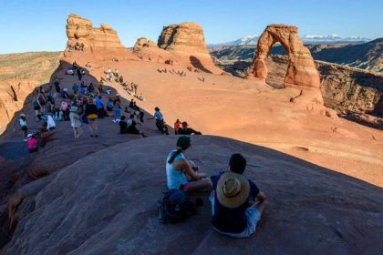 Onlookers at Delicate Arch