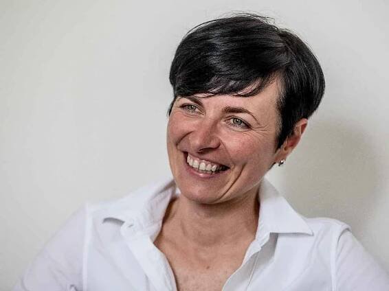 Lenka Bradáčová.