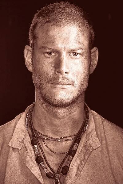Star Tom Hopper shows a different side to?‘Treasure Island’ character in Starz drama