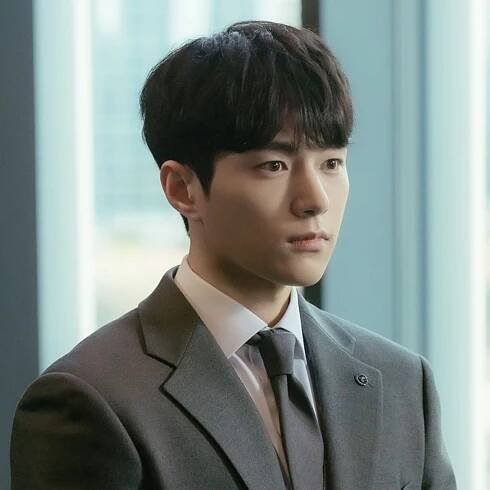 Kim Myung Soo (L) 12