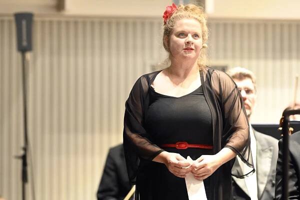 Janáčkova filharmonie s Markétou Matulovou objevuje netradičně svět klasické hudby