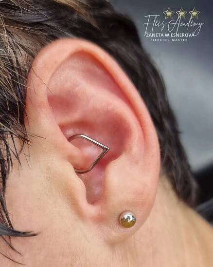 Piercing Hradec Králové | Mikrodermální šperky Hořice