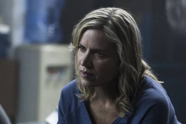 Živí mrtví: Počátek konce - Had - Z filmu - Kim Dickens