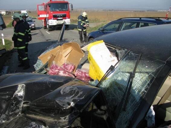 Na křižovatce u Ostrožské Lhoty bourala čtyři auta