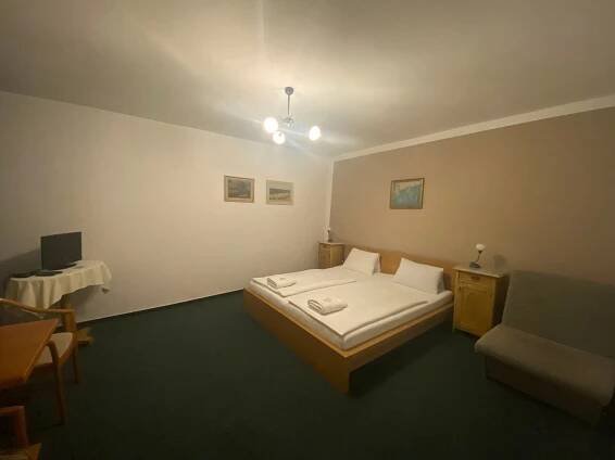 RESTAURACE A HOTEL BÍLÁ PANÍ S.R.O. - Prices & Reviews (Jindrichuv Hradec, Czech Republic)