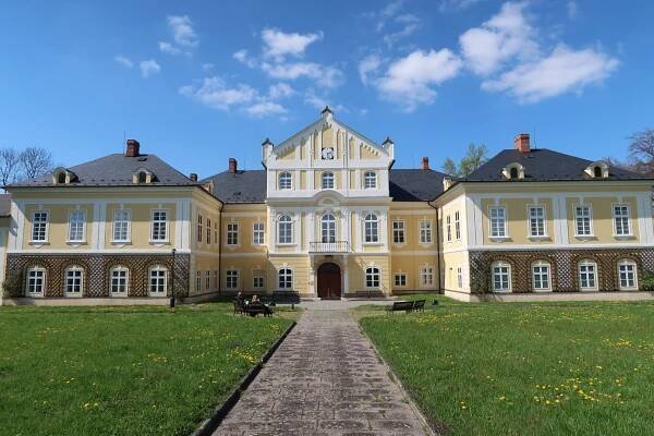 Navštivte známé i neobjevené zámky v Moravskoslezském kraji - Knihy a výlety