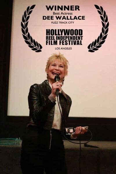 Dee Wallace : Net Worth, Height, Weight, Age, Affairs, Wiki, Facts and Figures 2