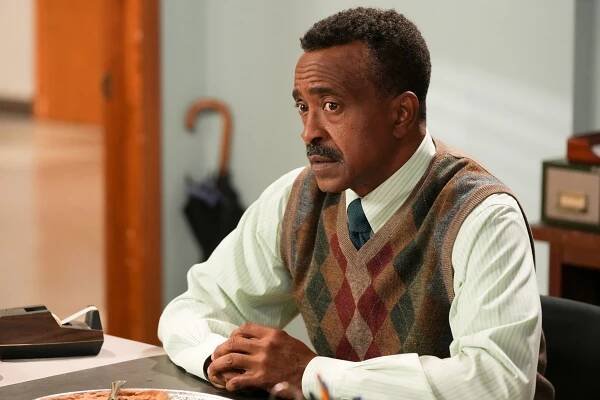 Goldbergovi - Horse Play - Z filmu - Tim Meadows