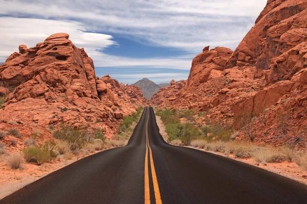 Malebná silnice přes údolí ohně státní park, Nevada, Usa — Stock obrázek