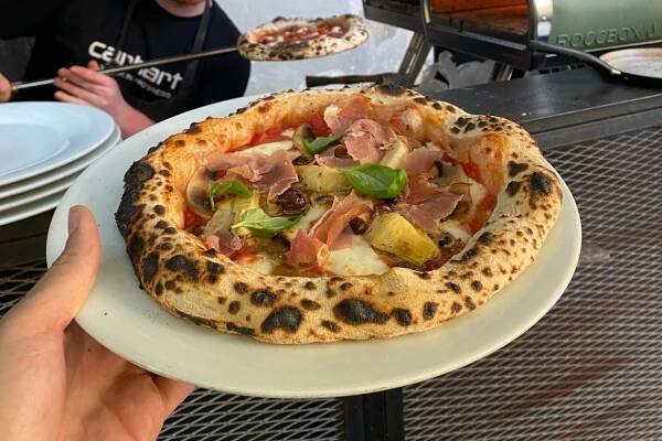 Fotka: Pizzu Biga si můžete dát nově na zahrádce
