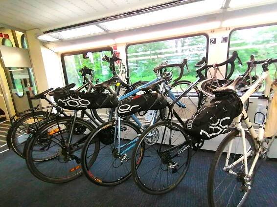 Fahrräder im Zug